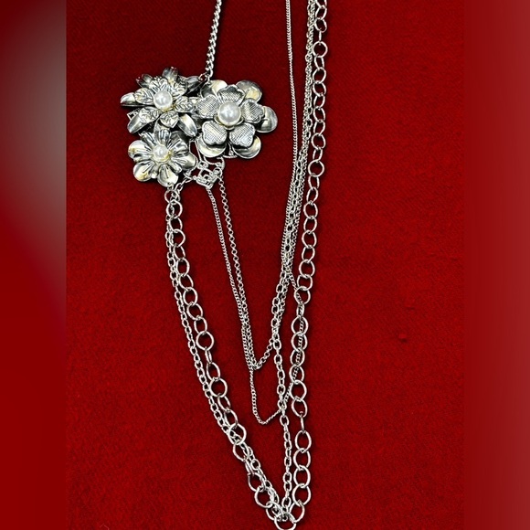 Multi strand statement large flower necklace - Picture 6 of 9